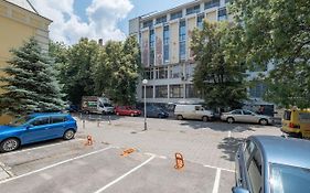Sophisticated Gem With Private Parking